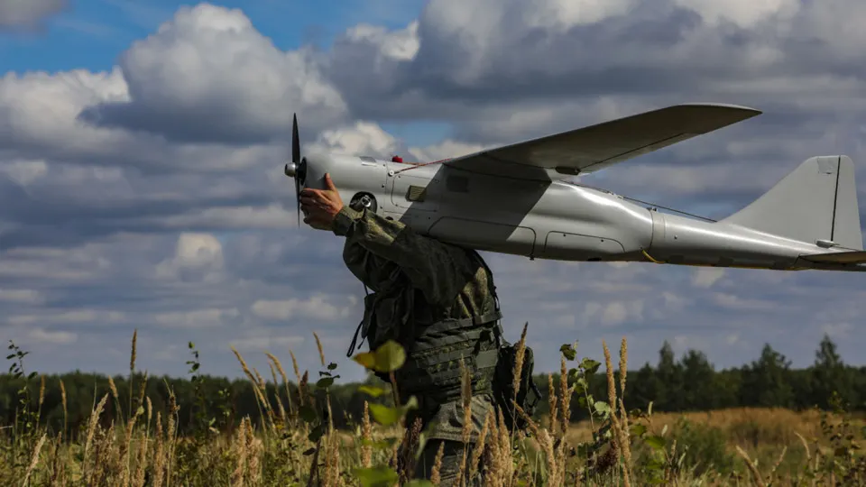 Утекшие документы Китайско‑российского форума по военно‑техническому сотрудничеству свидетельствуют о совместной разработке автономных «роевых» боеприпасов, передаче китайских ИИ‑модулей и обсуждении мер против спутниковых интернет‑сетей.