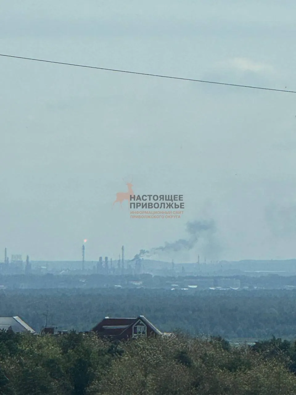 Жители сообщают о многочисленных взрывах в Мотовилихе и возле аэропорта, возможны поражения промышленных объектов. Официальных комментариев от властей пока нет.