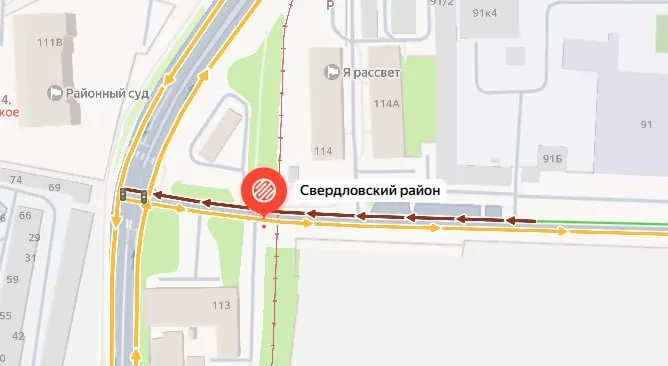 На трамвайных путях у Свердловского суда в Перми бетономешалка попала в аварию; в результате на этом участке образовалась пробка.