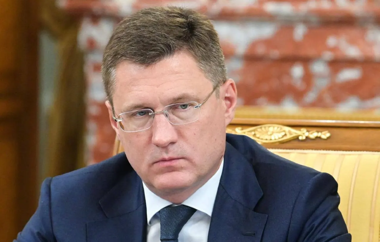 Новак заявил, что правительство принимает меры для защиты нефтеперерабатывающих заводов и обеспечения их загрузки на фоне дефицита топлива.