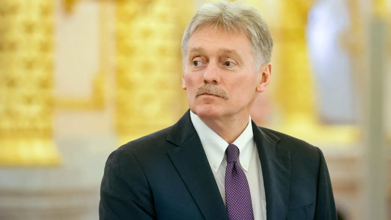 Пресс‑секретарь президента заявил, что вовлечение западных стран и их поддержка Киева сделали спецоперацию полноценной войной; удары по гражданской инфраструктуре он назвал террористическими и подтвердил готовность к переговорам при посредничестве США.