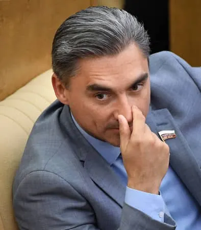 Депутат заявил, что мессенджер может продолжить работу в РФ при выполнении требований — открыть представительство, хранить данные на территории страны и сотрудничать со спецслужбами. Граждан попросили воздержаться от финансовых операций внутри платформы.