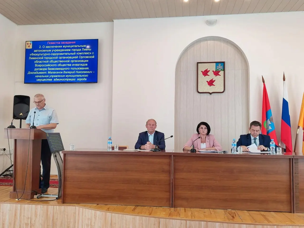 Городской совет Ливен отправил на доработку проект поправок, который предполагал передачу губернатору полномочий по формированию списка кандидатов на пост главы города; решение принято вопреки большинству «Единой России» в совете.