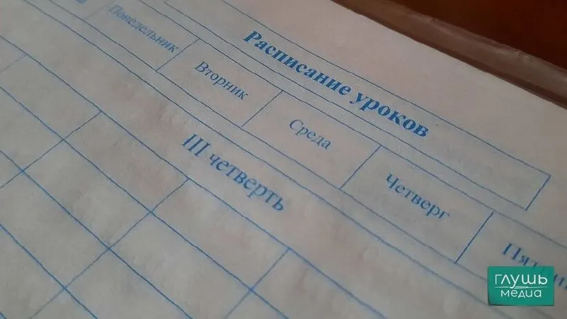 Вице-спикер Госдумы Борис Чернышов выступил с инициативой вводить поощрения для учеников за улучшение результатов — это могут быть единовременные выплаты, сертификаты или гранты; предложение направлено вице‑премьеру.