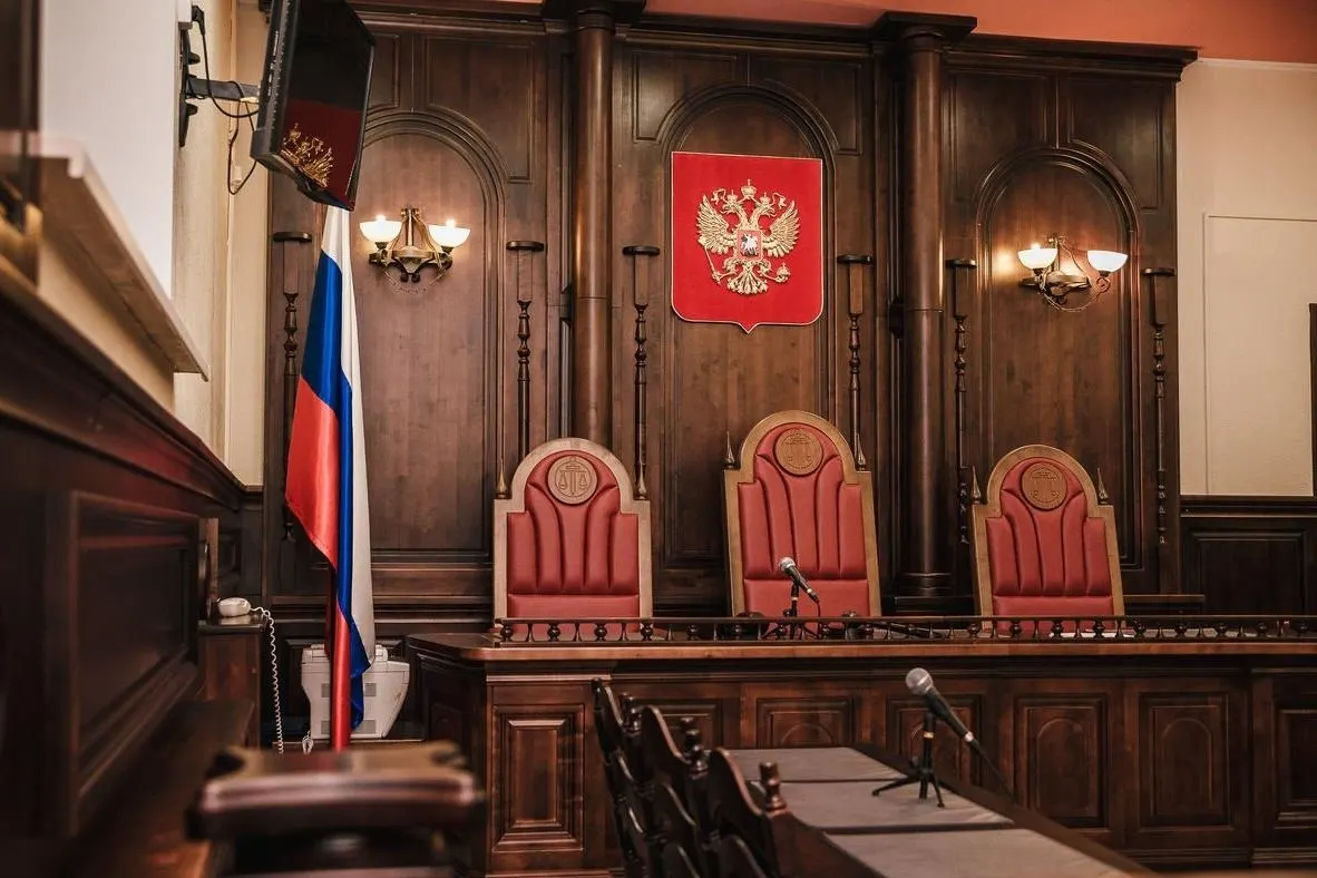 Правительство одобрило отзыв Верховного суда о разрешении принимать на ряд должностей в судах выпускников юридических колледжей и студентов, освоивших не менее половины образовательной программы.