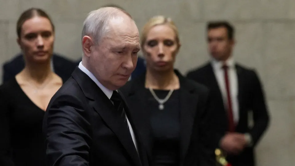 По данным нескольких источников, близких к Кремлю, президент РФ отвергает призывы к территориальным компромиссам и может усилить боевые действия ради захвата Донбасса. Возможна новая мобилизация и удары по украинским и европейским объектам.
