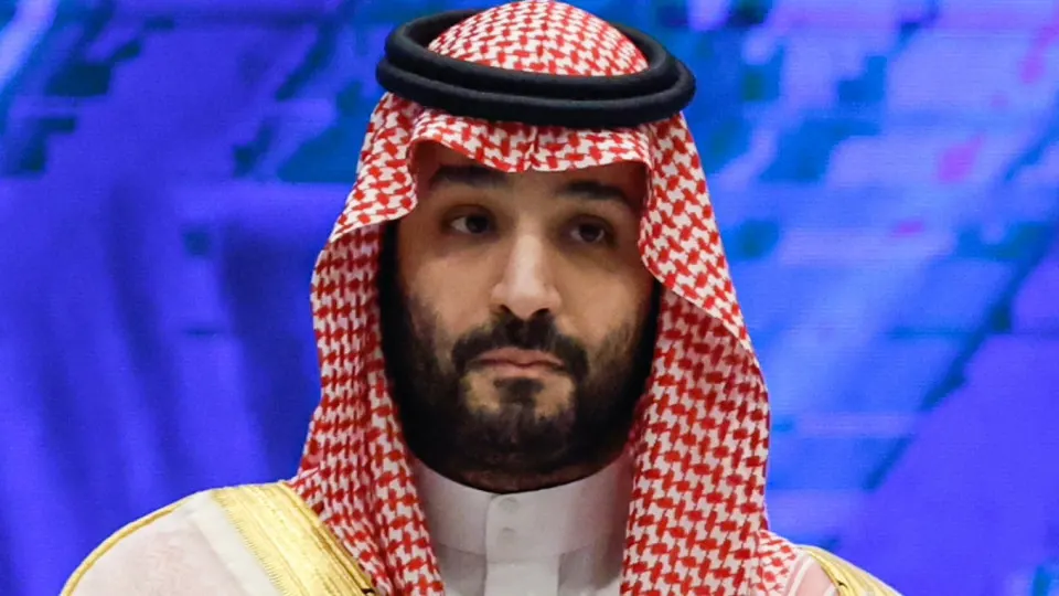 Королевство уменьшило официальную отгрузочную цену сорта Arab Light на $11 за баррель — крупнейшее падение за десятки лет. Это усилило падение мировых котировок и привело к резкому снижению цены российского Urals.
