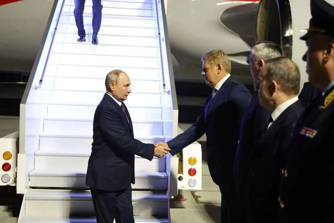 Глава государства посетил регион в рамках церемонии запуска научного центра СКИФ (Сибирский кольцевой источник фотонов).