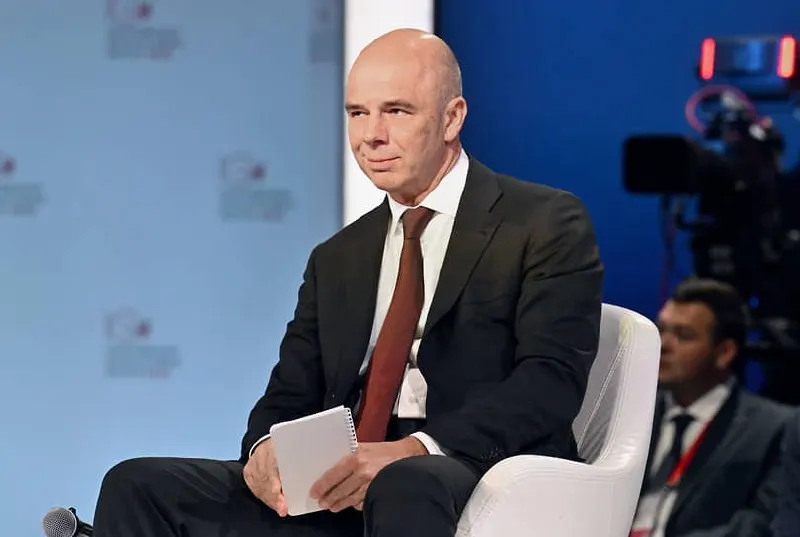 Глава Минфина Антон Силуанов заявил, что бюджет полностью обеспечен и обязательства будут выполнены; дефицит с начала года достиг около 6,46 трлн руб, примерно 2,8% ВВП.