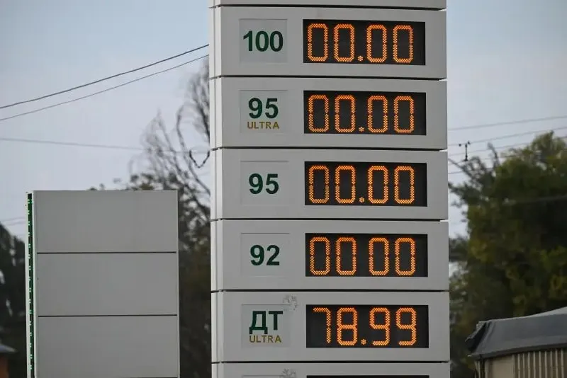 Правительство разрешило розничную продажу бензина и дизельного топлива экологических классов Евро-2–Евро-5 до 30 июня 2027 года, чтобы снизить риск дефицита топлива.