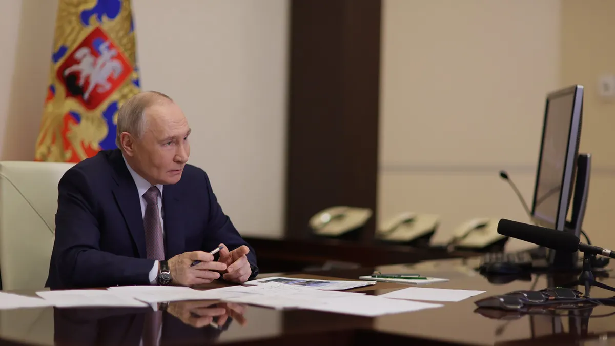 Президент подписал указ, позволяющий временно вводить внешнее управление на объектах критической инфраструктуры РФ при угрозе безопасности и экономической стабильности страны.