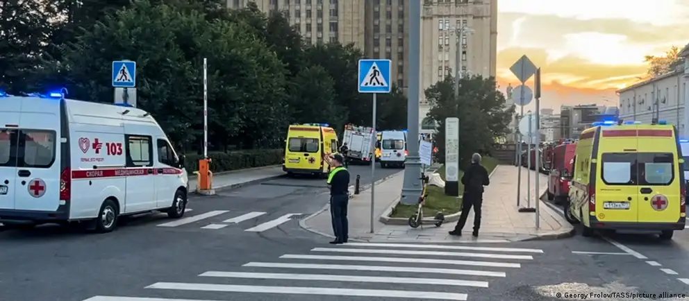 Вечером 1 августа у ресторана в центре Москвы прогремел взрыв: по последним данным погибли пять человек, несколько пострадавших в тяжёлом состоянии. Мэр столицы назвал инцидент террористическим актом, возбуждено уголовное дело; рассматривается версия о возможном покушении на главнокомандующего ВКС.