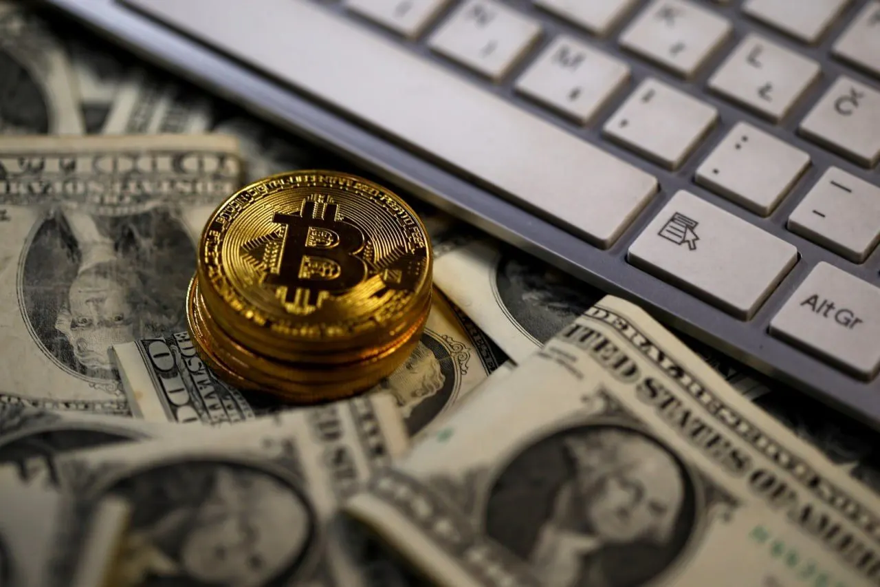Расследование раскрывает сотрудничество криптобиржи Binance с российскими правоохранителями и передачу данных клиентов в рамках дела о финансировании терроризма.