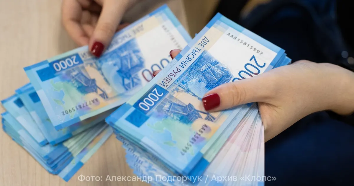 Инициатива распространяется на студентов очной формы обучения; законопроект нацелен на обеспечение равных условий получения образования и продление финансовой поддержки до завершения обучения.