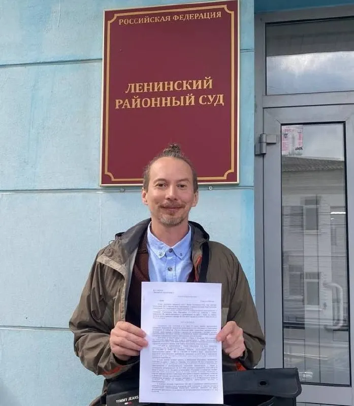 Ленинский районный суд Перми вынес штраф за призыв на митинг по теме дефицита бензина и нарушение порядка его проведения.