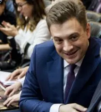 Коммунист Георгий Камнев обратился к Минпромторгу с призывом снизить стоимость LADA на внутреннем рынке после обнаружения более низких цен за рубежом, включая Белоруссию.