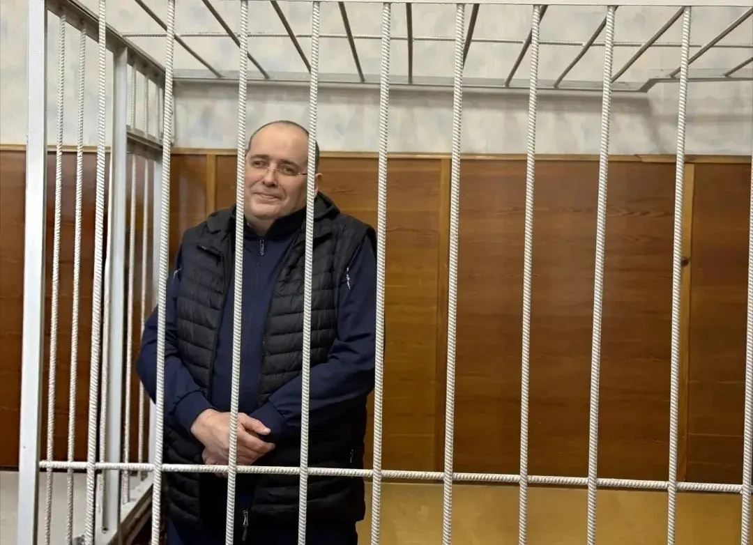 После признания виновным в получении взяток в особо крупном размере бывший чиновник ЖКХ получил 14 лет лишения свободы и штрафы на общую сумму около 17 млн рублей.