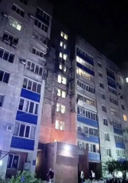 За ночь над регионами России уничтожено 516 БПЛА; повреждены порт Усть-Луга и жилой дом в Новокуйбышевске; пострадавших нет.