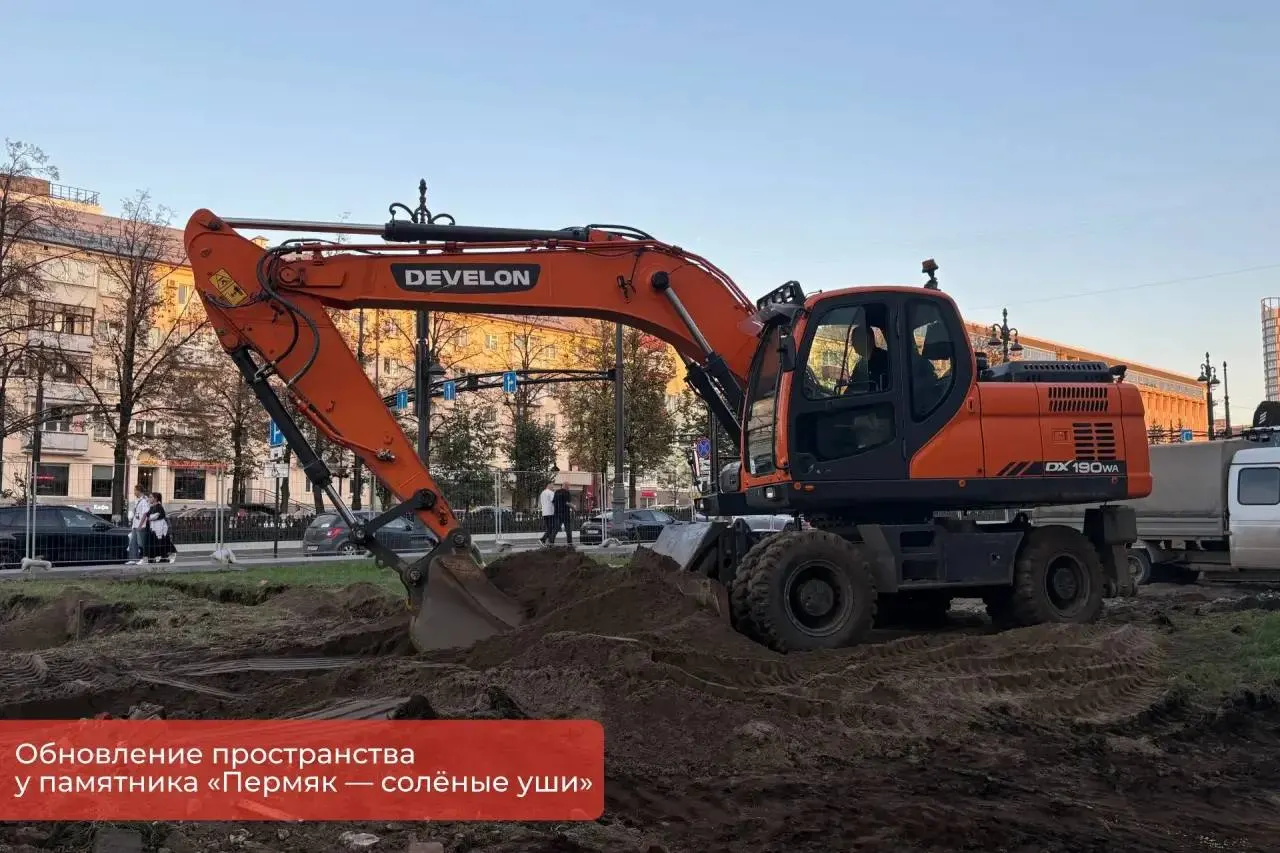 Пешеходную зону оборудуют деревянным настилом, обновят дорожку и устроят новую прогулочную зону у гостиницы «Прикамье», а также установят фонари и подсветку деревьев.