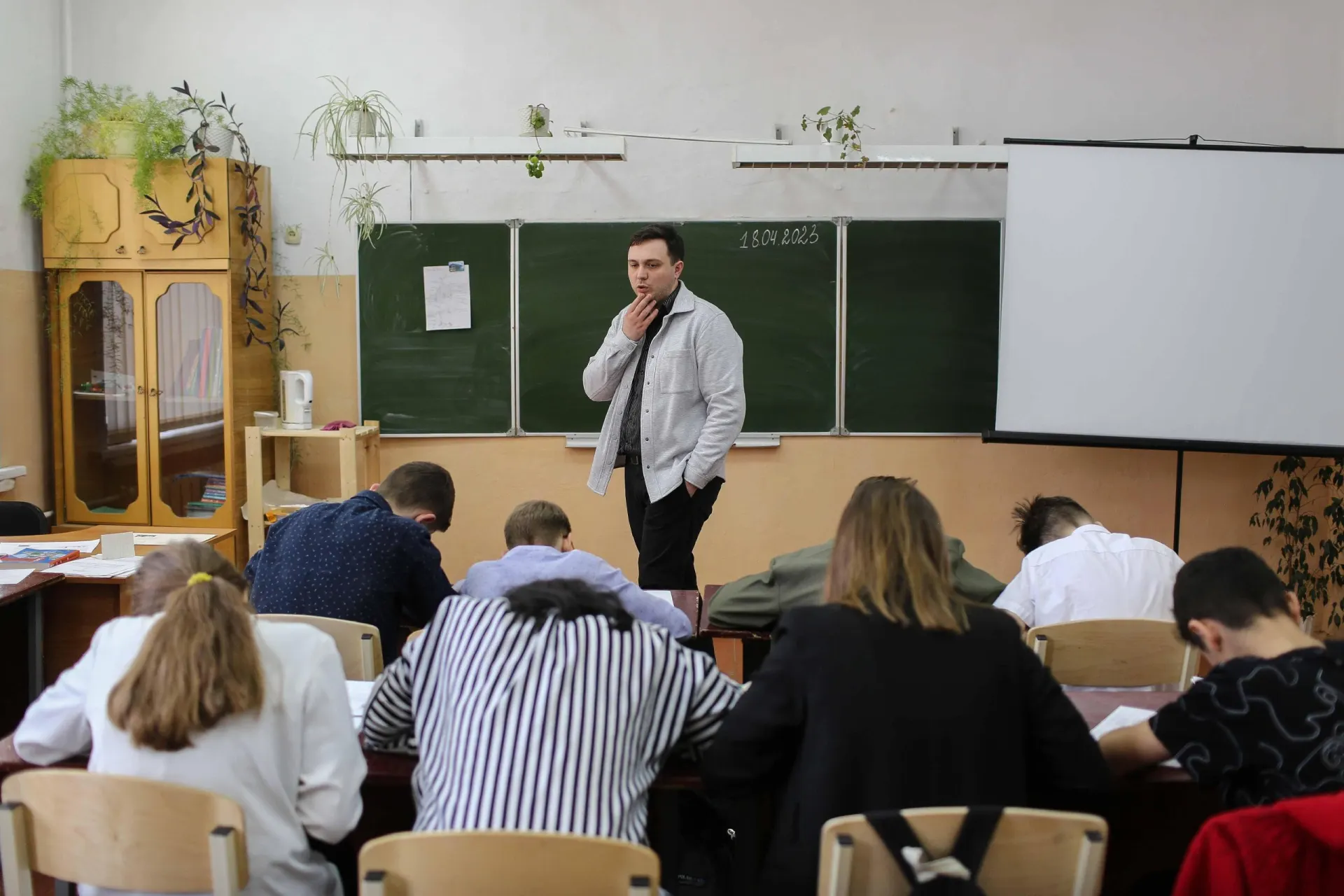 Минпросвещения добавило в расписание еще один час истории, но не всем ученикам. Что изменилось и кого касается нововведение.