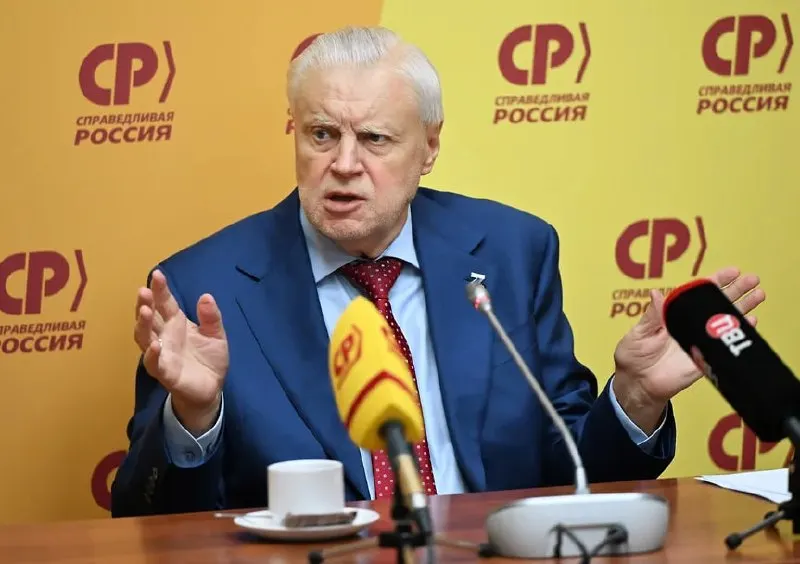 Лидер партии сообщил о возвращении к работе, объясняя падение рейтинга трудностями и сомнением избирателей в возможность повлиять на власть в условиях ситуации на фоне спецоперации.