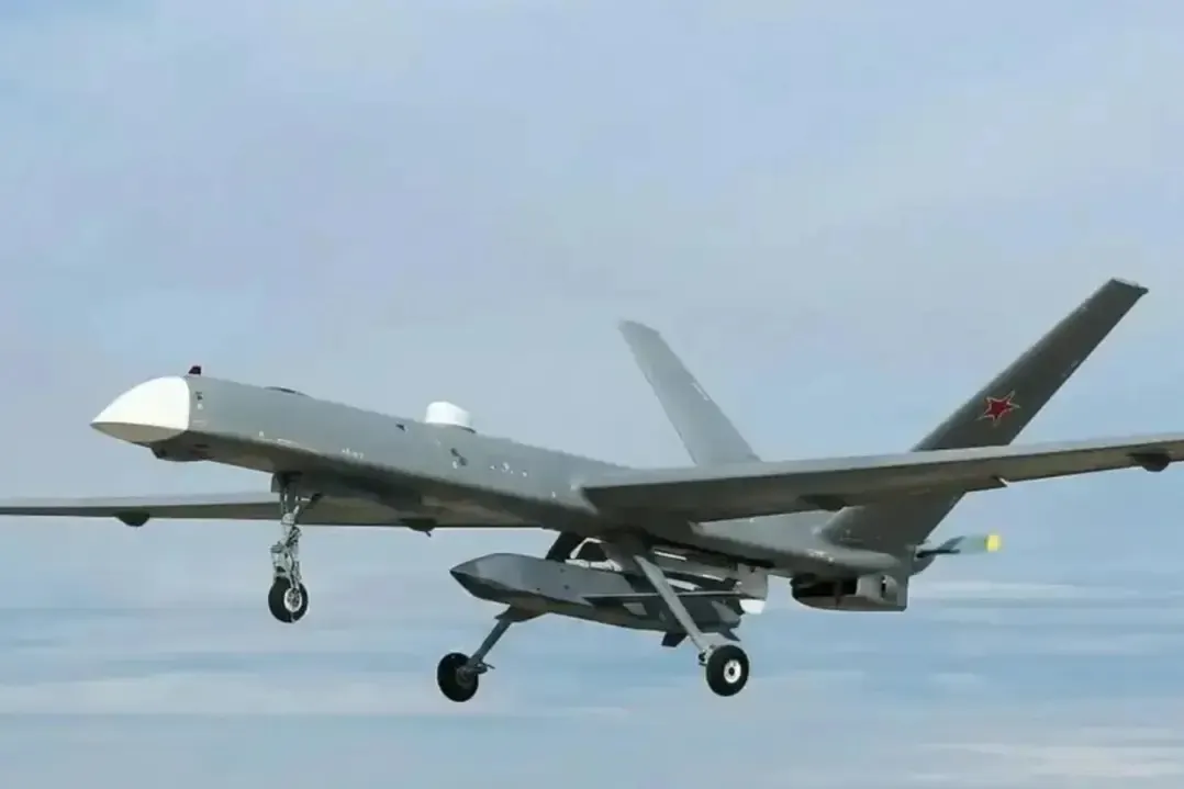 Планы выпуска крылатых ракет S8000 «Бандероль» обсуждались на фоне тендера на комплектующие; индекс S8000 повторял ранее применявшийся идентификатор.
