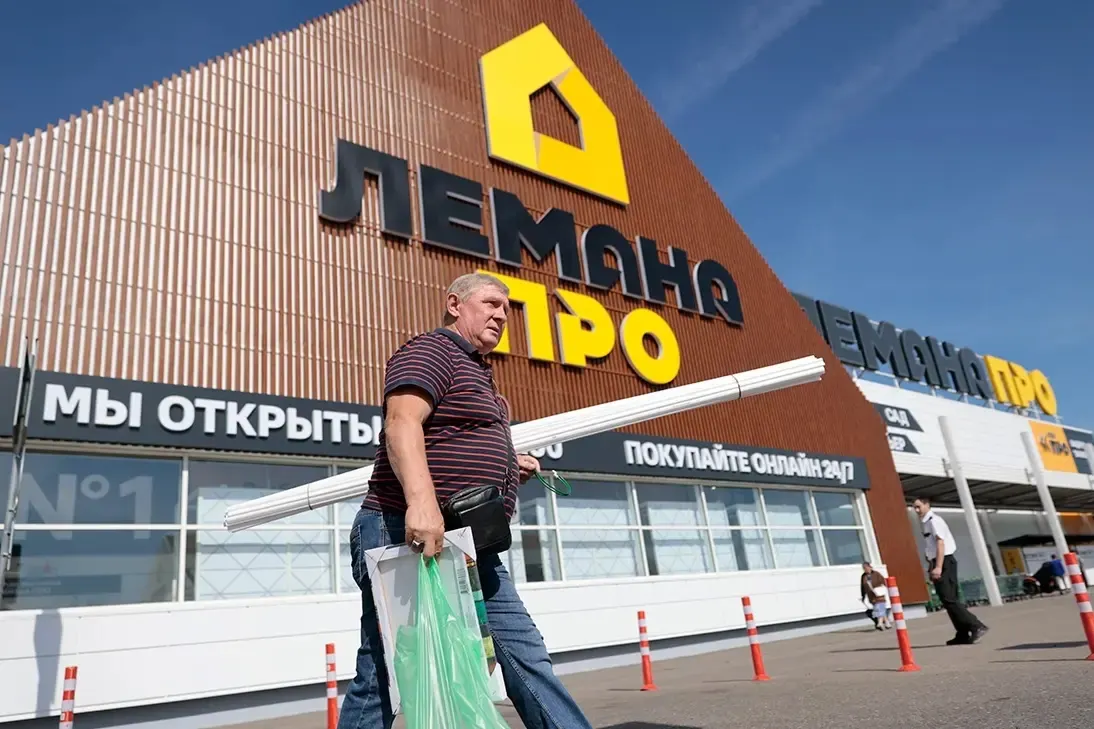 Назначение сына депутата привело к передаче под временное управление ряда активов логистического холдинга и последующим изменениям в управлении.