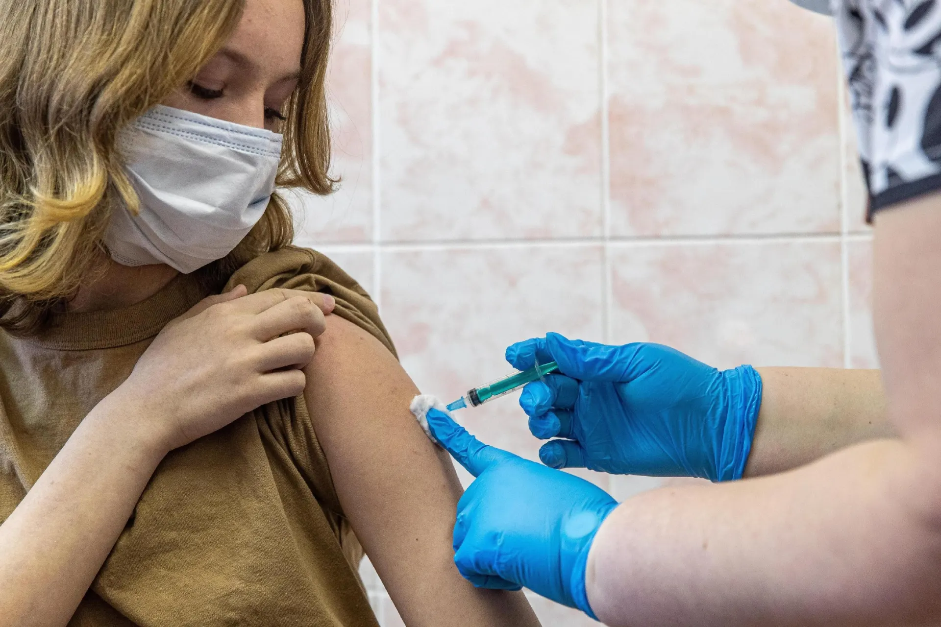 Вакцинация девочек против вируса папилломы человека стартует во второй половине 2027 года, чтобы снизить риск рака у женщин.