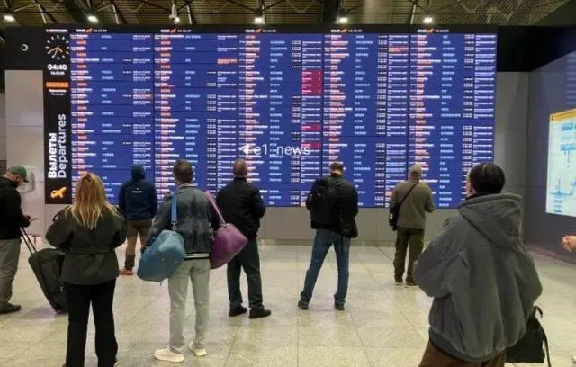 Пассажиры застряли в Шереметьево; рейсы в Екатеринбург, Уфу и Пермь откладываются из-за временных ограничений на воздушное пространство.