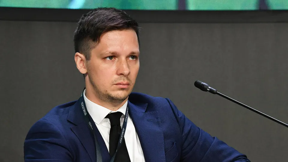 Аналитики отмечают приближение доли госрасходов к критическим значениям и обсуждают последствия для налоговой политики, инвестиций и бюджета на ближайшие годы.