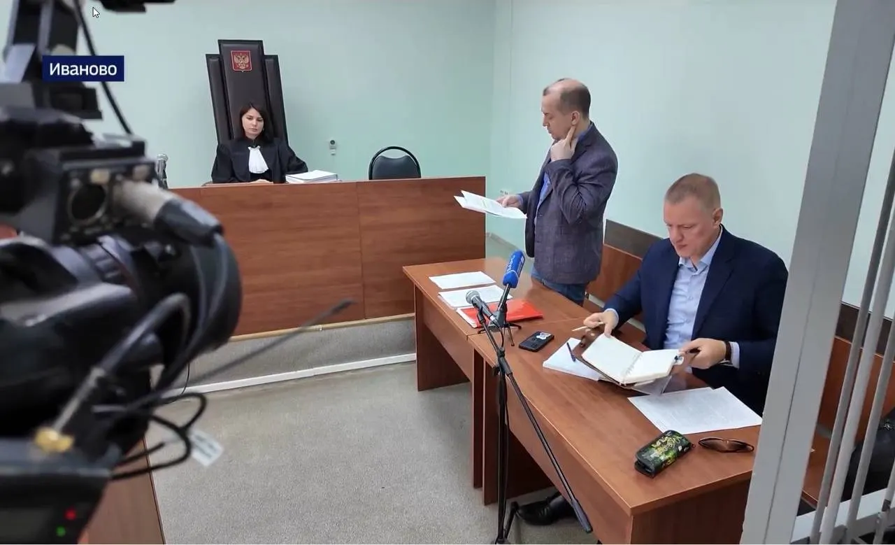 Разбирательство вокруг журналиста и попытки возбудить уголовное дело против сотрудников полиции попали в поле зрения ведомств; речь идёт о попытке помочь родственникам бойцов и о последствиях для редакции.